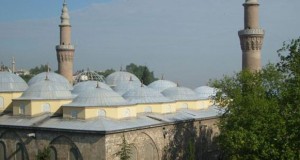 رفع الأذان في مسجد أولو بمدينة أوترخت الهولنية